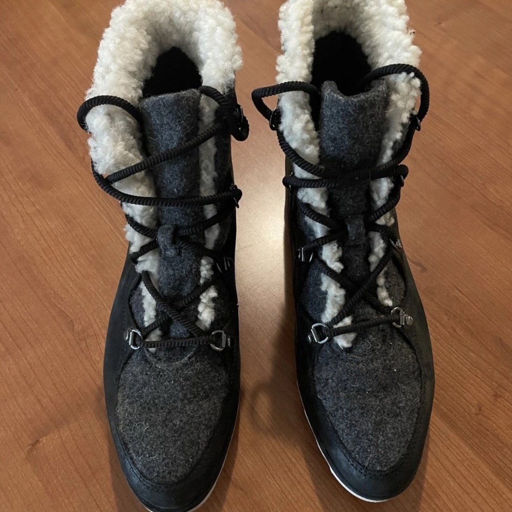 Sorel Women’s Sneakchic Alpine Holiday shearling waterproof coldweather boots 11